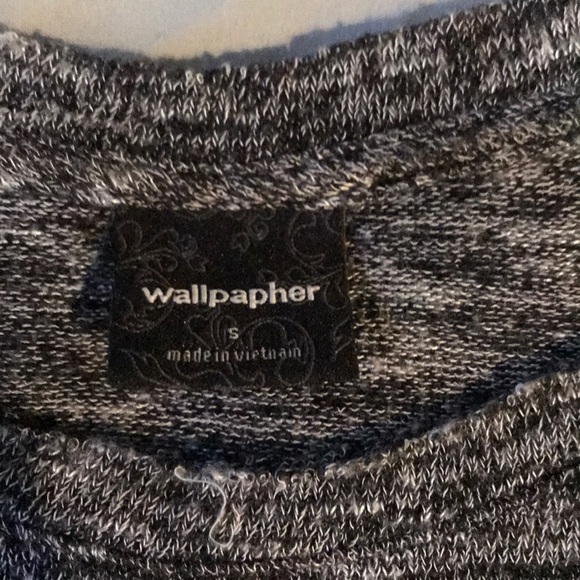 Wallpapher Gray Long Sleeve Heart Top - Picture 3 of 4